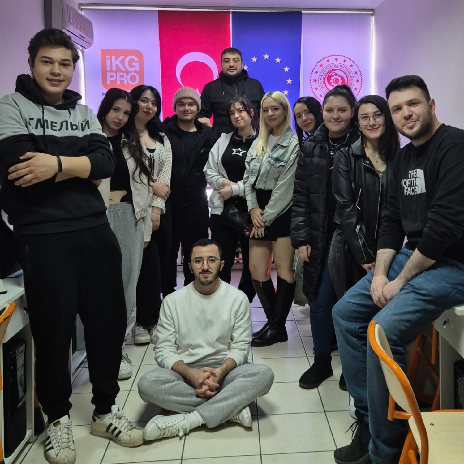 The İKGPRO class with Can Karabulut in front of the Turkish and EU flags